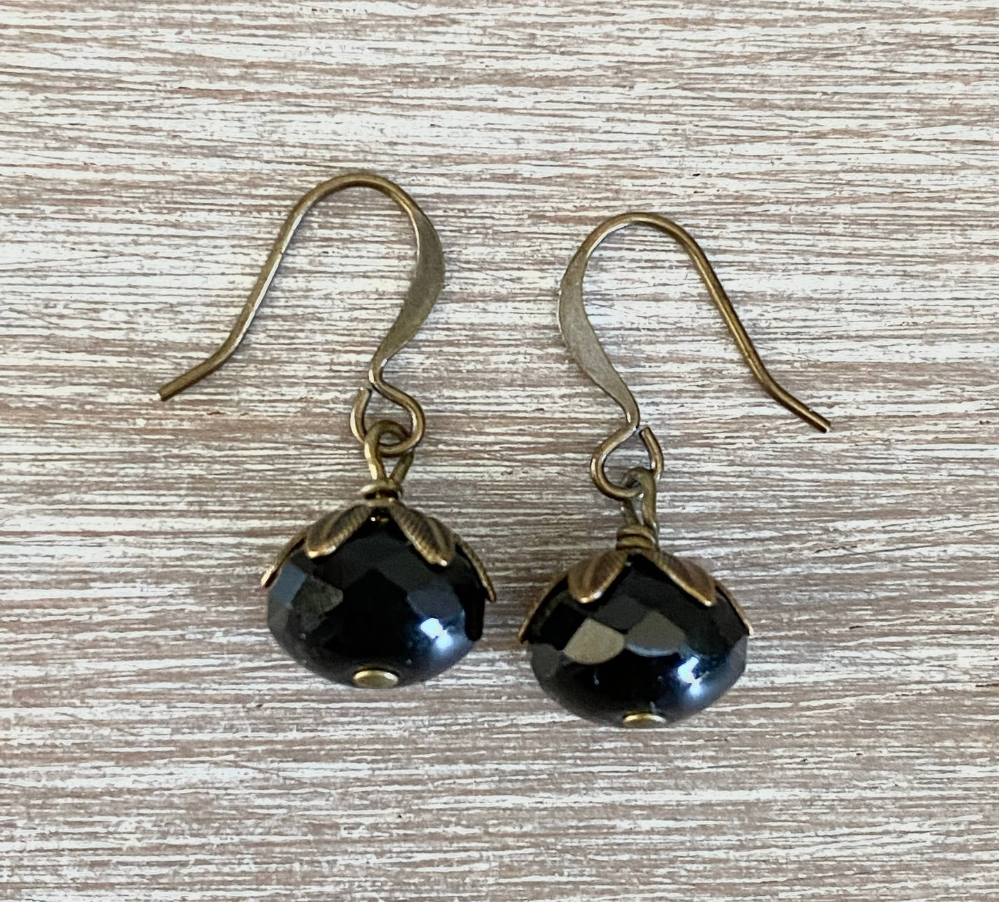 Earthen Beauty Simple Drop Earrings in Black