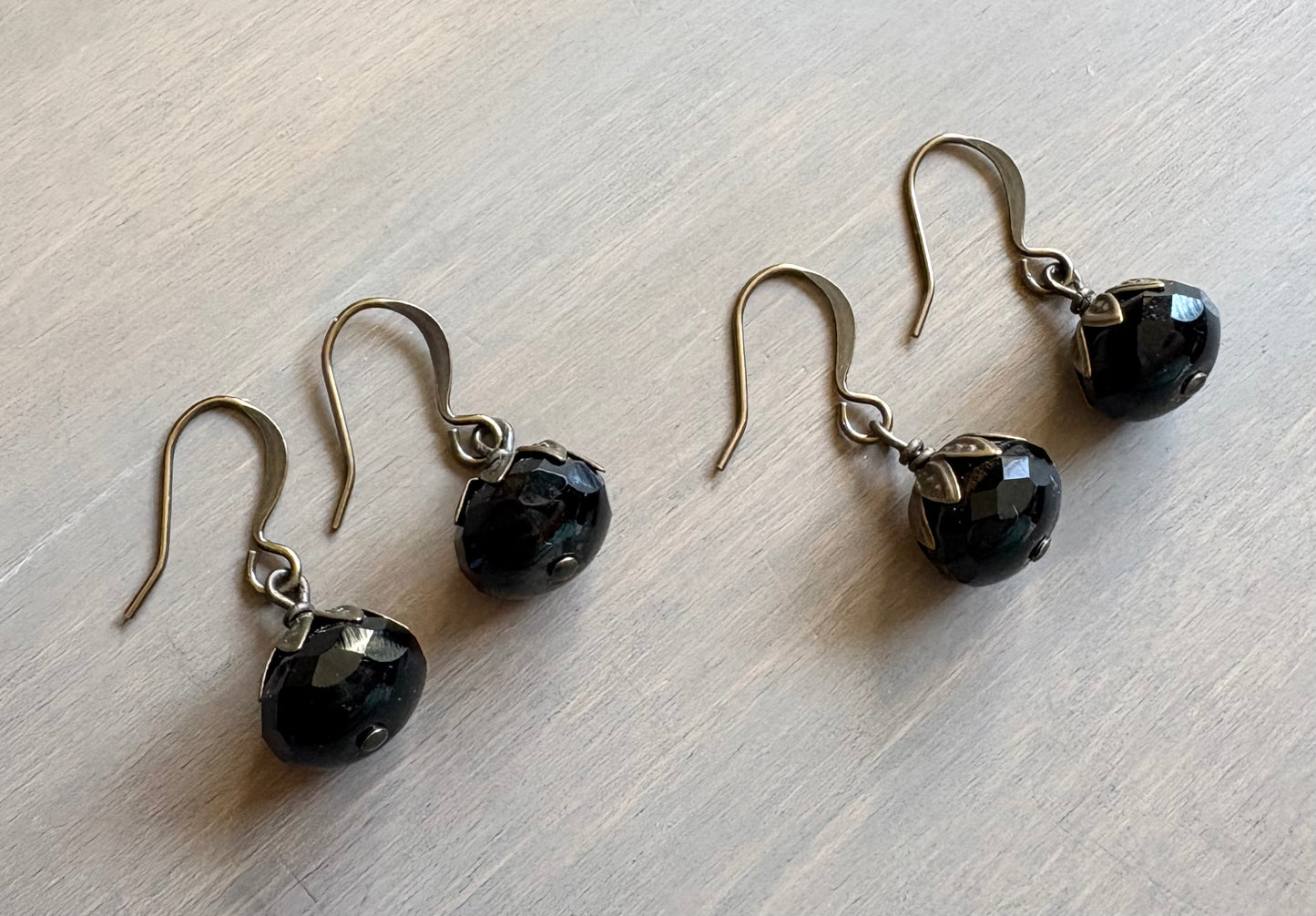 Earthen Beauty Simple Drop Earrings in Black