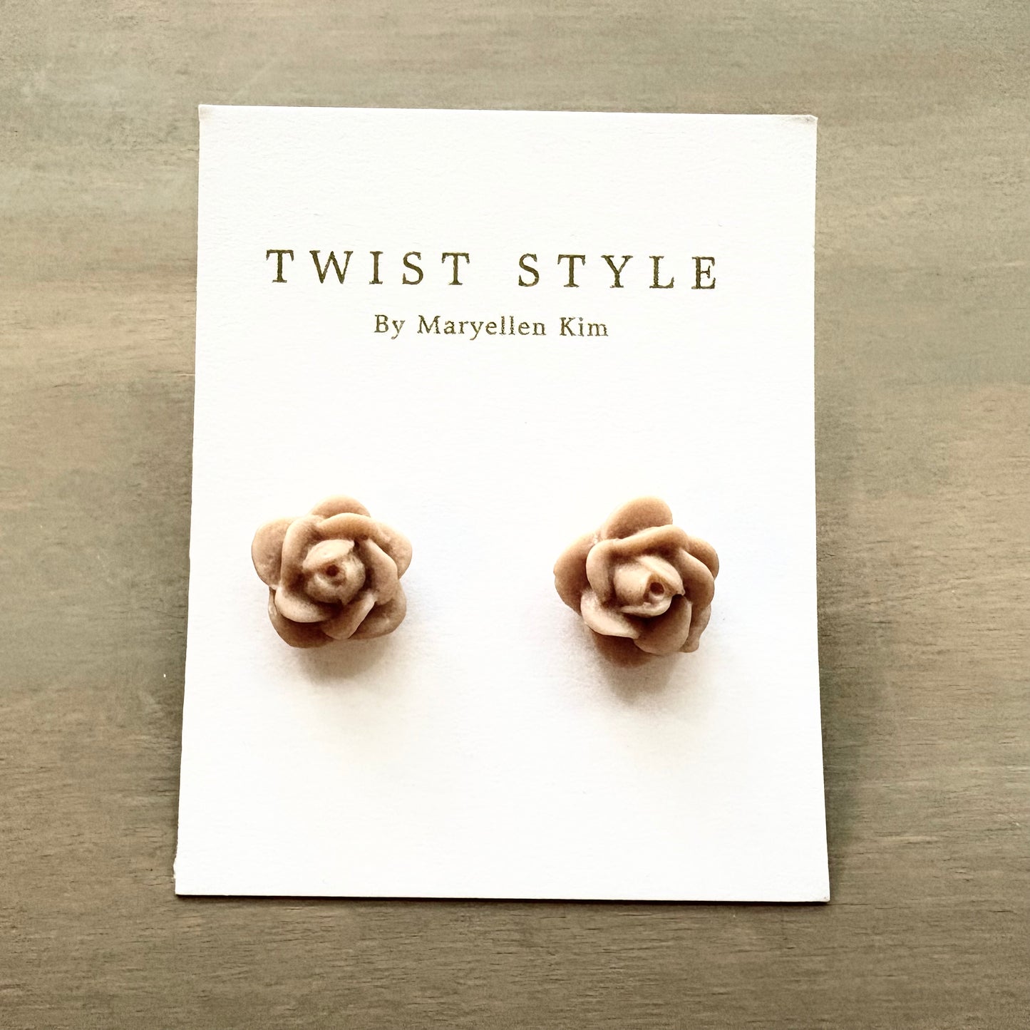 Frosting Flower Stud Earrings
