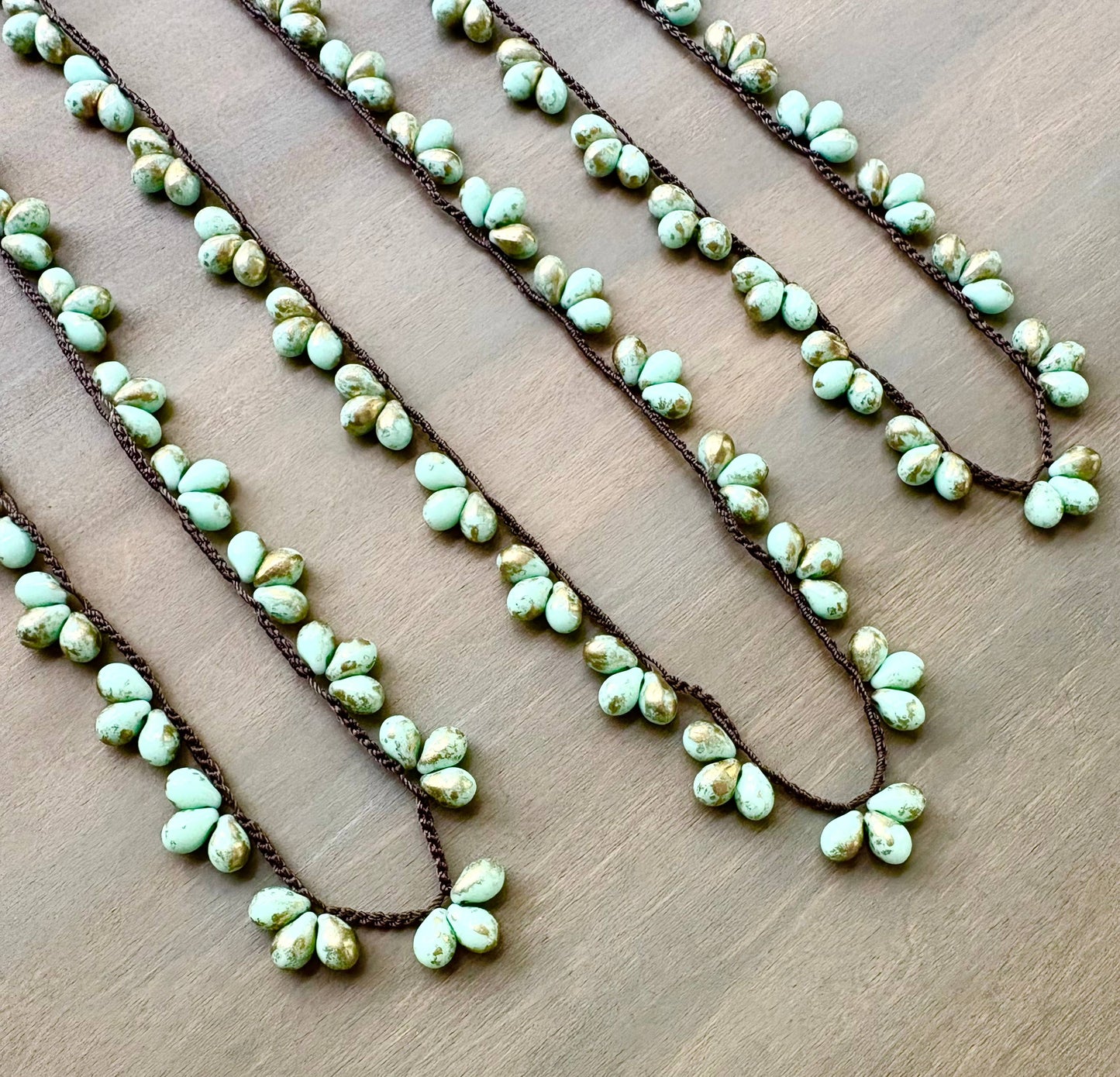 Crystal Fan Crocheted Necklace With Golden Mint Drops
