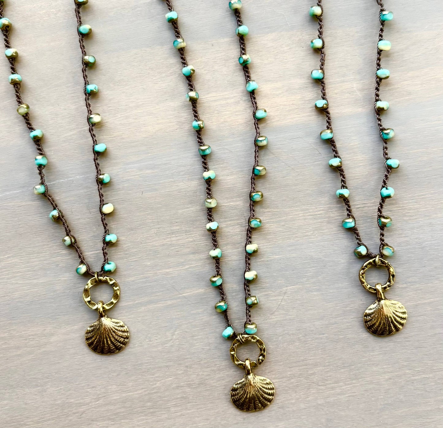 Golden Tropic Shell Necklace For Beach Days And Travel Fun