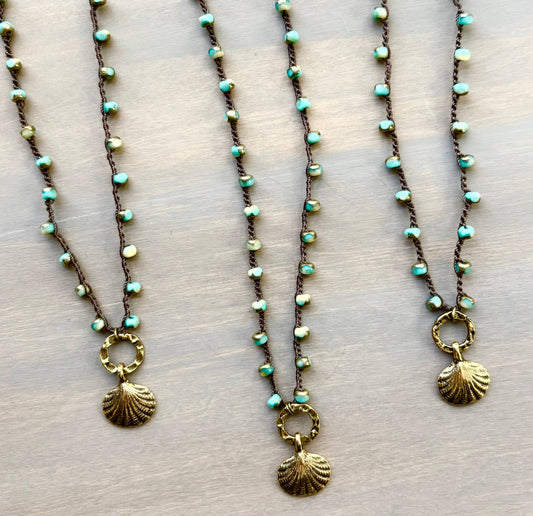 Golden Tropic Shell Necklace For Beach Days And Travel Fun
