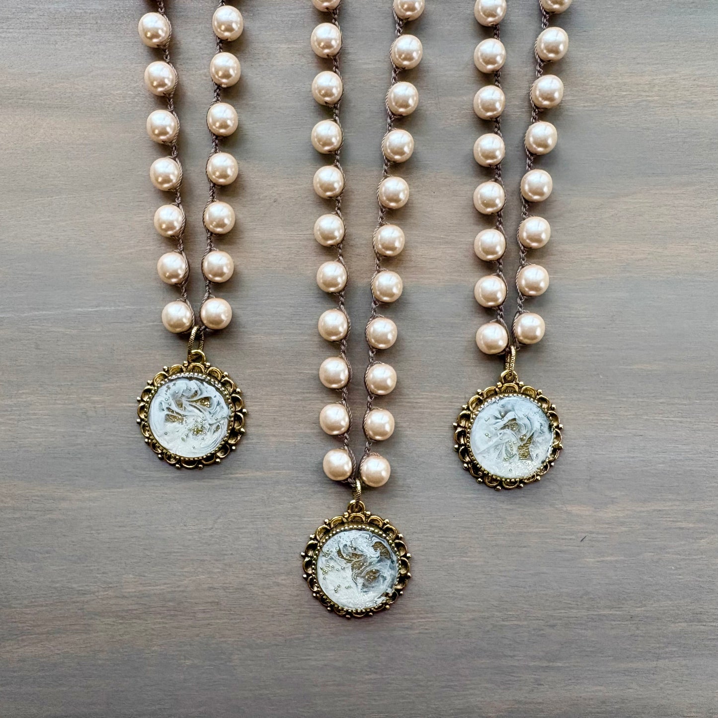 Pearly Seashell Fairytale Round Portal Pendant Crocheted Necklace