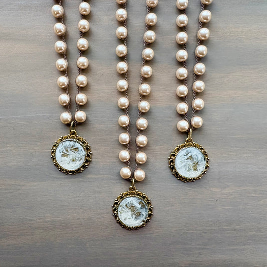 Pearly Seashell Fairytale Round Portal Pendant Crocheted Necklace